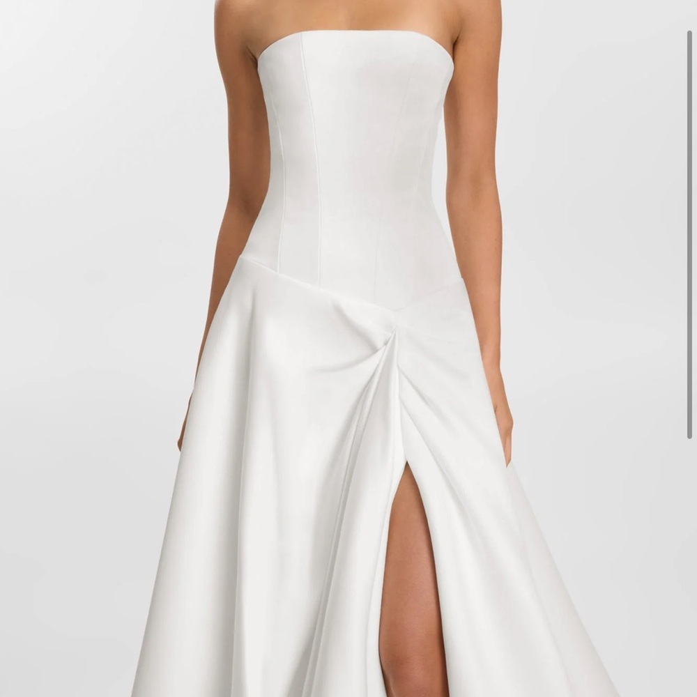 Kyha Aspen Strapless White Gown - Picture 2 of 8